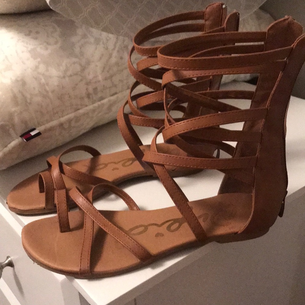 Lace up sandals!